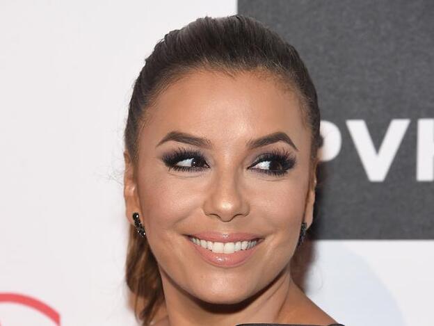 Eva Longoria sabe que las pestañas XXL rejuvenencen y están de moda./Getty Images