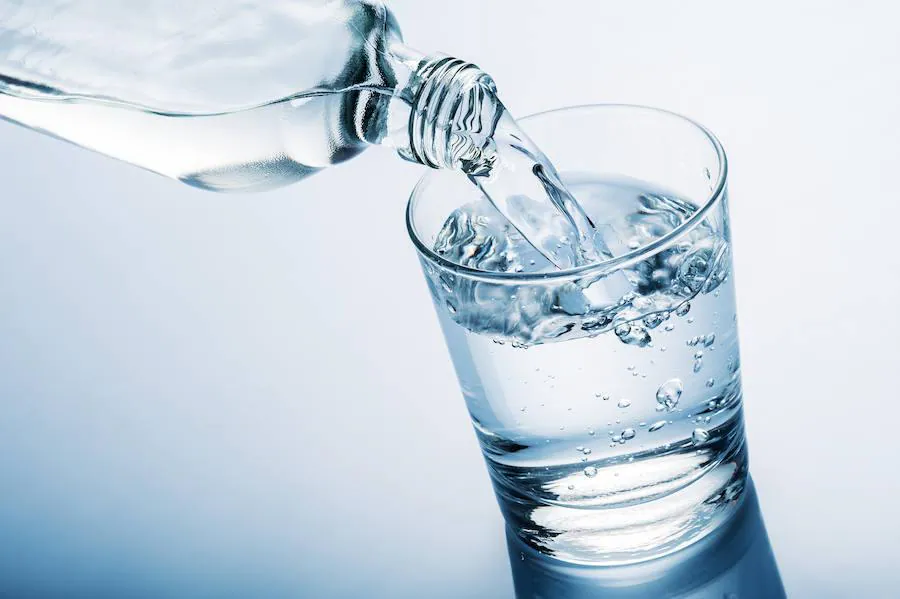Alimentos contra la retención de líquidos: agua