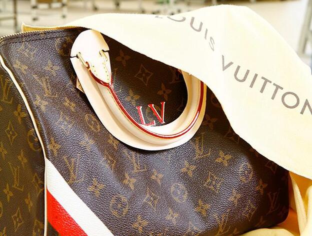 ¿Cómo y dónde puedo personalizar ropa y complementos?