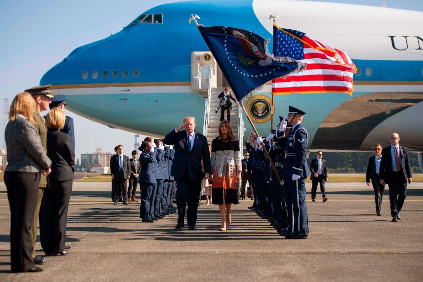 ¿Qué looks lleva Melania Trump en su maleta de viaje?