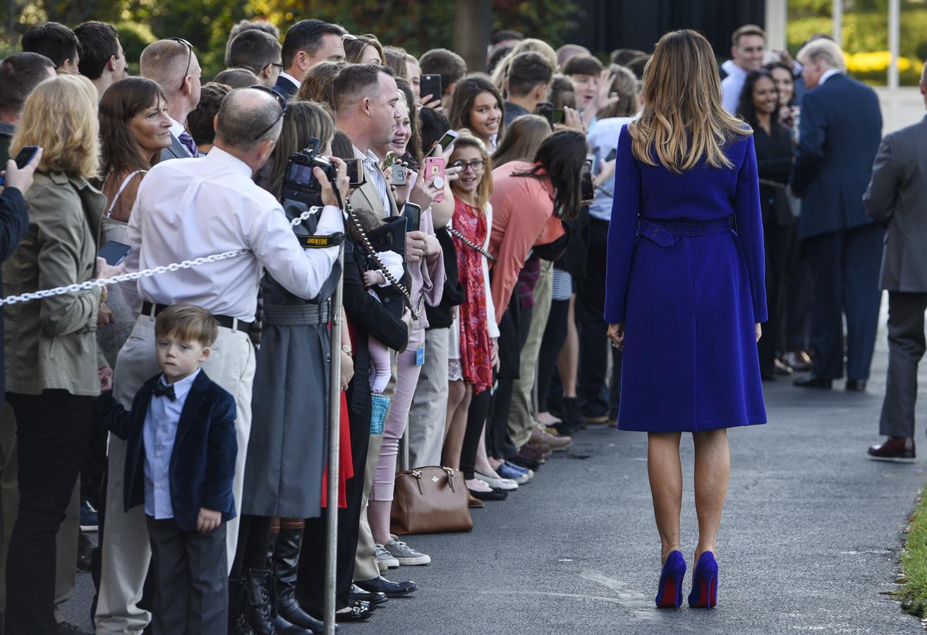 ¿Qué looks lleva Melania Trump en su maleta de viaje?