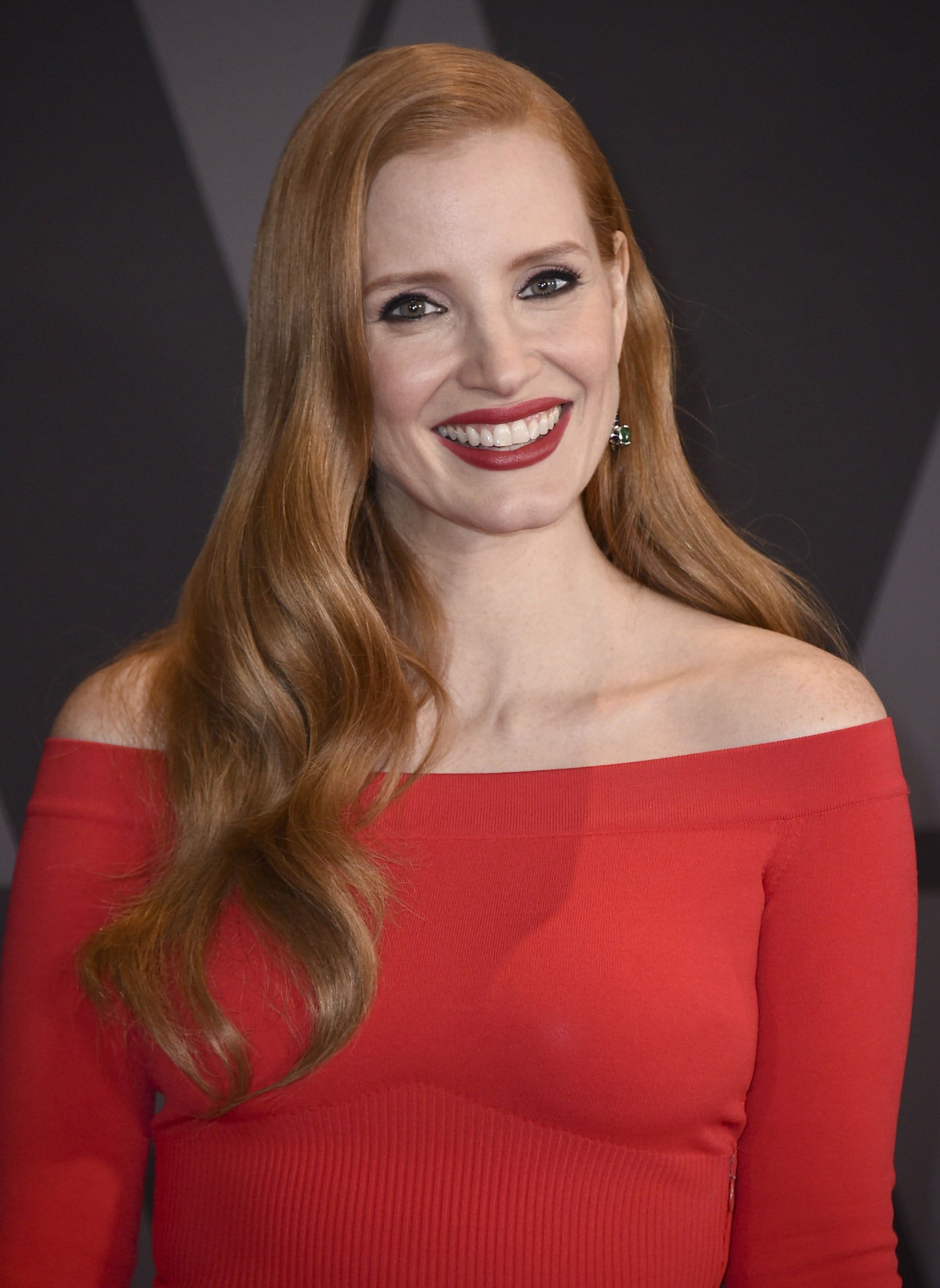 Jessica Chastain con raya a un lado