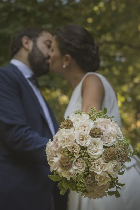 Ideas para elegir el ramo de novia de tu boda: bouquet clásico de rosas