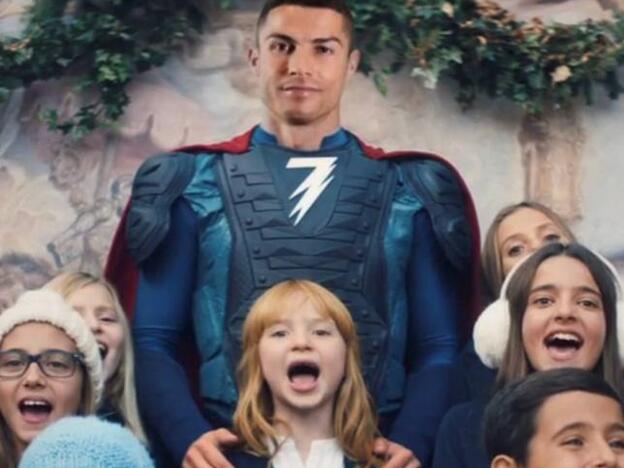 Cristiano Ronaldo celebra la Navidad disfrazado de Mazinger Z