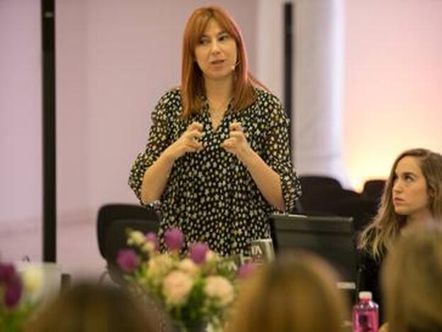 María Baras, directora artística de Cheska, impartió un taller sobre las tendencias de peinados para el otoño-invierno.