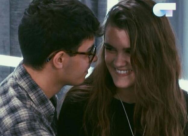 Así fue el esperado beso entre Alfred y Amaia