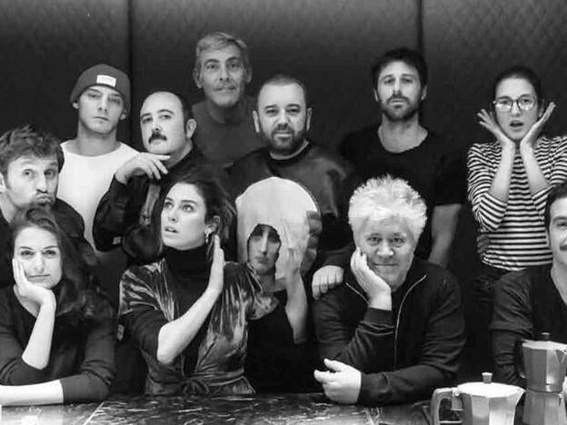 Pedro Almodóvar posa por primera vez junto a su pareja