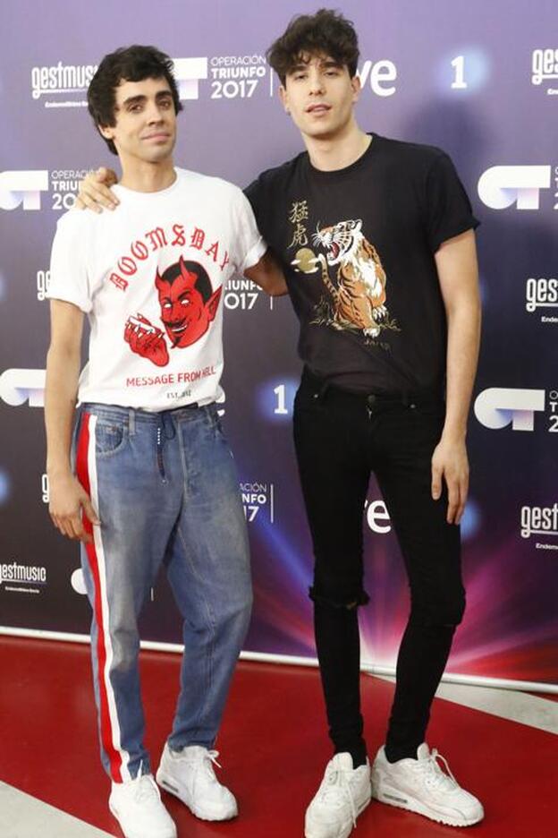 Javier Ambrossi enseña las secuelas de la agresión homófoba