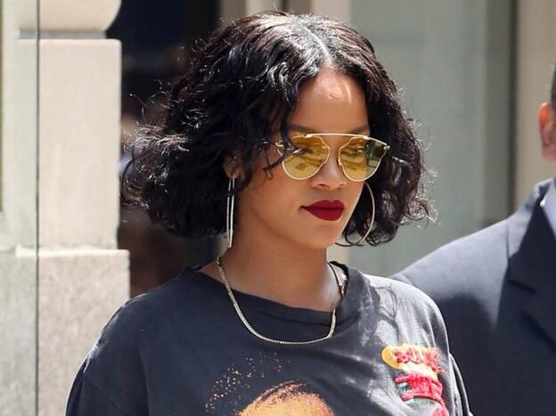 Los calcetines de Rihanna, casi tan caros como la falda de Paula Echevarría