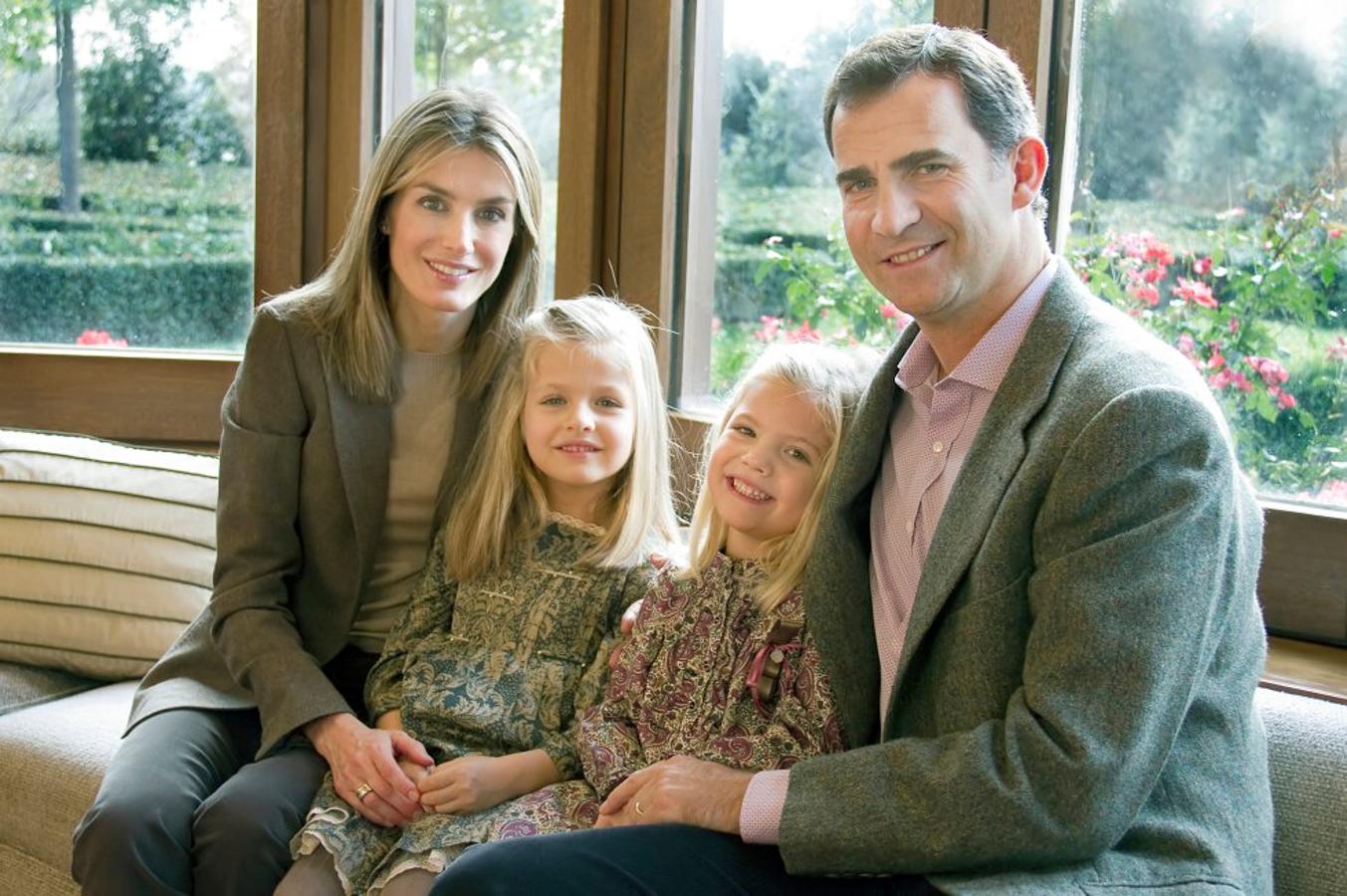 Felicitación de Navidad en 2011: Letizia y Felipe con sus hijas.