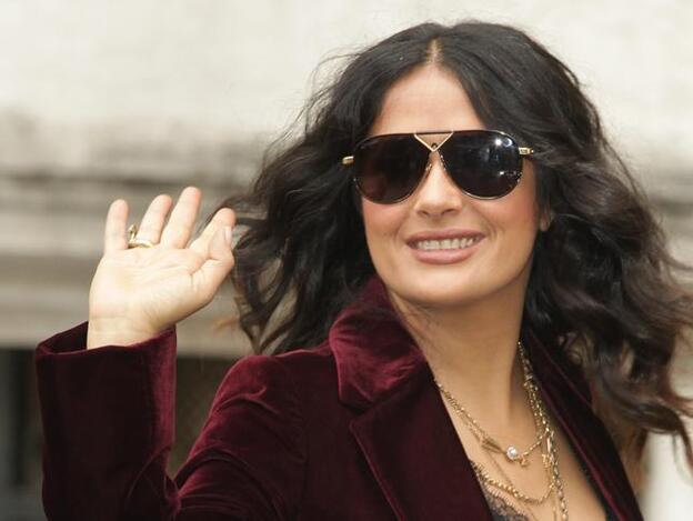 Salma Hayek tiene la prueba de que las canas no envejecen