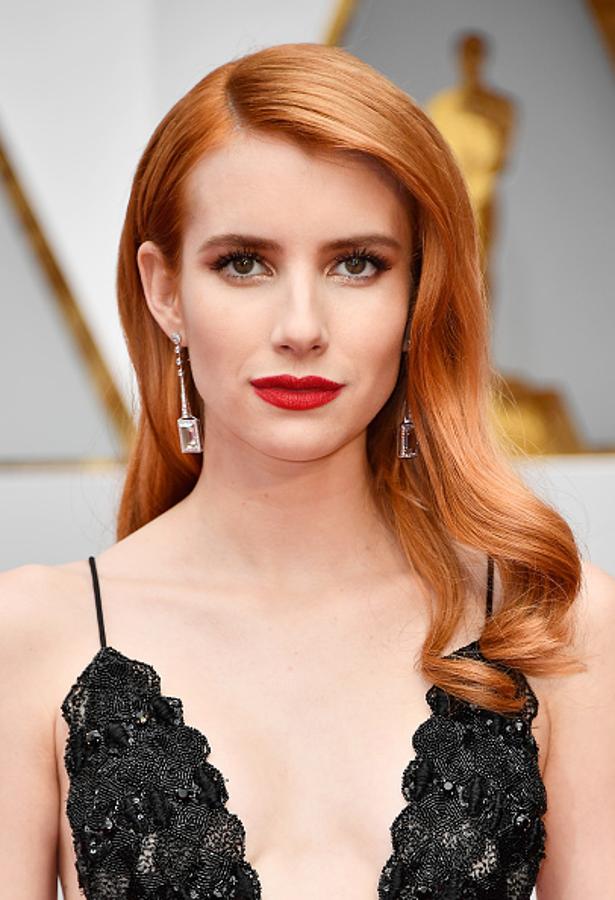 Los mejores peinados de las famosas en 2017: Emma Roberts con melena suelta