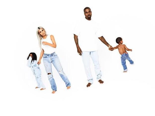 La original felicitación de Navidad del clan Kardashian