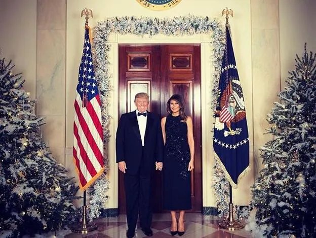 Donald y Melania Trump en su felicitación navideña/Instagram