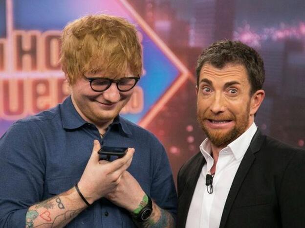 Ed Sheeran pegó a Justin Bieber