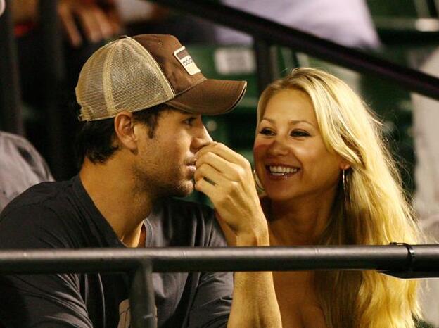 Enrique Iglesias y Anna Kournikova padres de mellizos