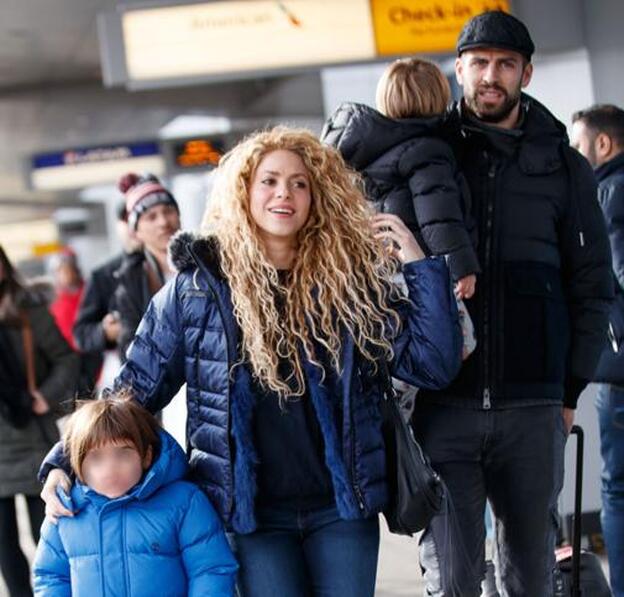 Shakira y Piqué junto a Milán y Sasha.