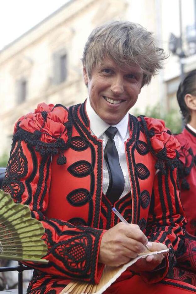 Realizan una recogida de firmas para que El Cordobés no dé las Campanadas en Canal Sur