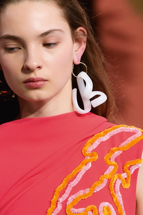 Pendientes maxi y otras pistas con estilo