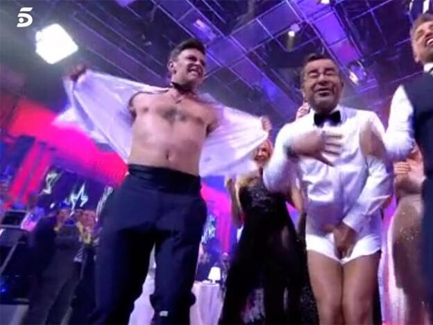Jorge Javier Vázquez y Alonso Caparrós se desnudan en plató ante la euforia de la llegada de 2018