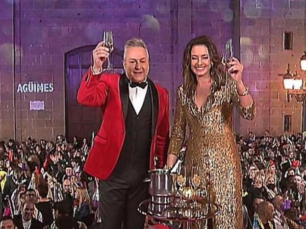 Jose Toledo desea un "feliz 1900" en la retransmisión de las Campanadas desde Canarias