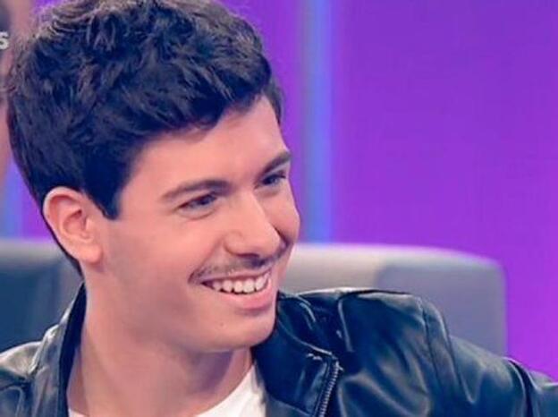 Alfred se deshace de su "mostachico" tras la valoración de Mónica Naranjo