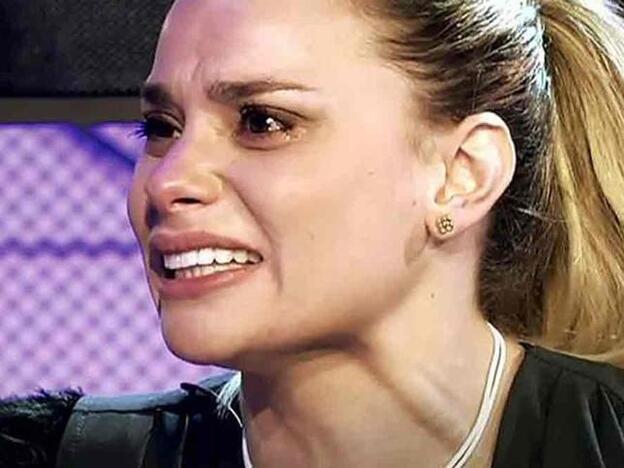 María Lapiedra se derrumba por un trauma de la infancia