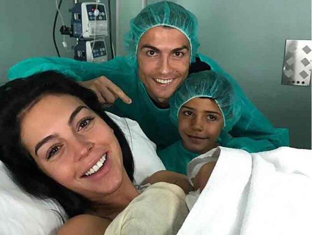 La foto de familia de Cristiano Ronaldo rompe récords en Instagram
