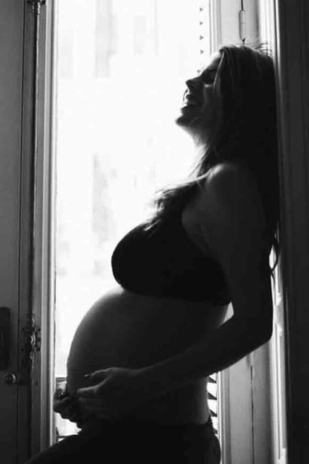 Laura Matamoros presume de tripa en la recta final de su embarazo