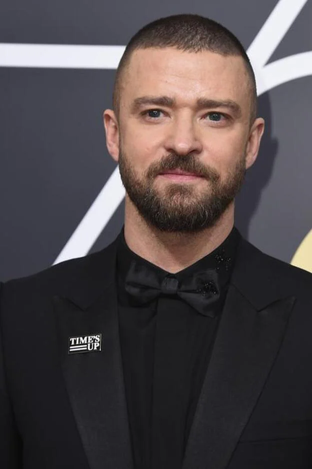 Justin Timberlake en los Globos de Oro con el pin del lema 'Time's Up'./GTRES