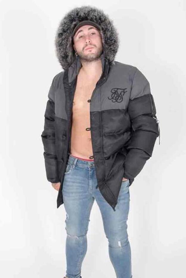 Kiko Rivera vuelve a mostrar su cuerpazo en Instagram ajeno a la guerra entre su madre y su hermana