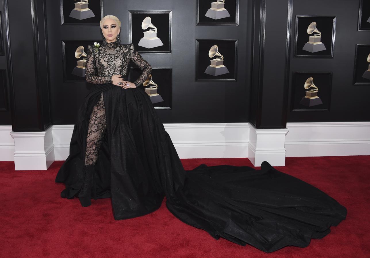 El look de Lady Gaga en la alfombra roja de los Grammy 2018