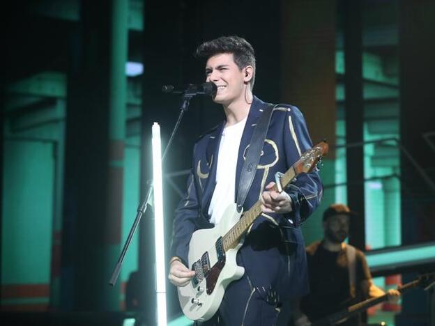 Alfred ('OT 2017') viste el traje feminista que protagonizó los Feroz