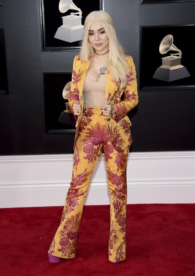 El look de Ava Max en la alfombra roja de los Grammy 2018