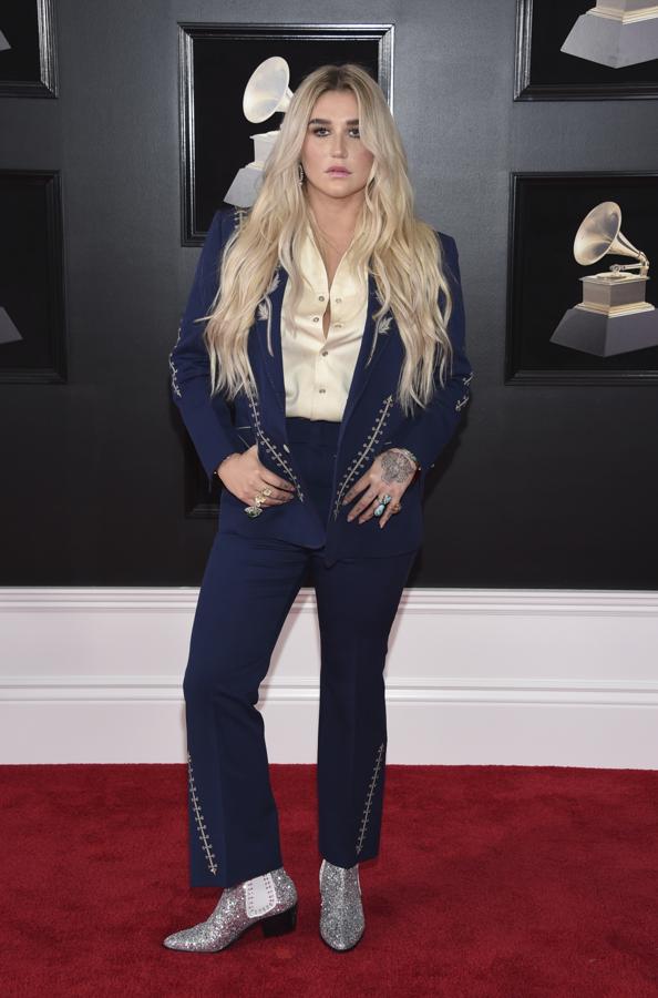 El look de Kesha en la alfombra roja de los Grammy 2018