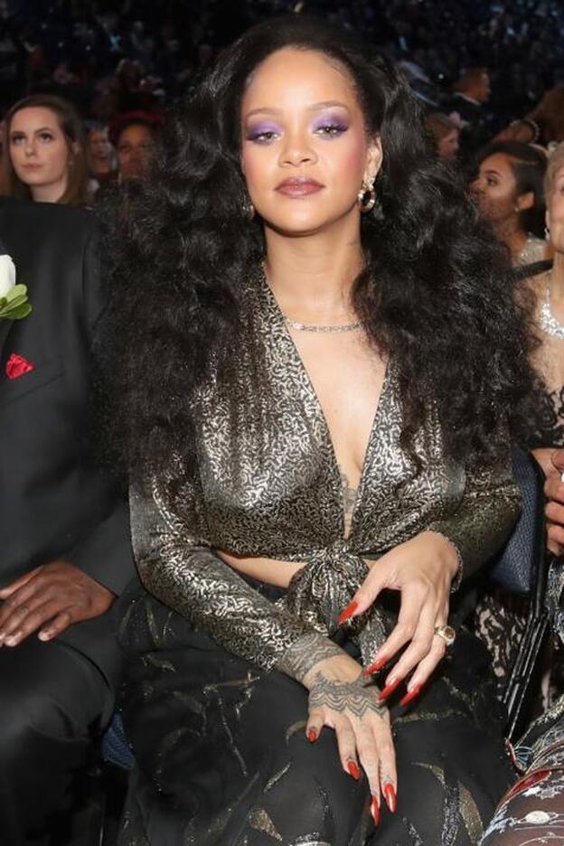 Rihanna de fiesta y mejor acompañada que nunca tras los Grammy