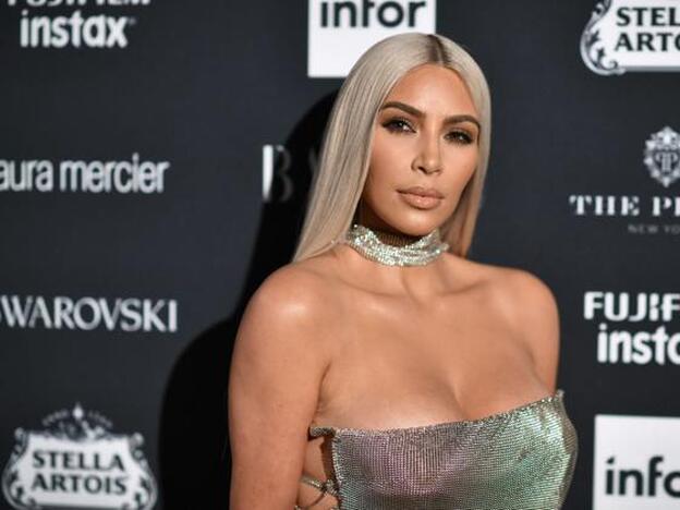 Kim Kardashian imita a Bo Derek, pero en microtanga