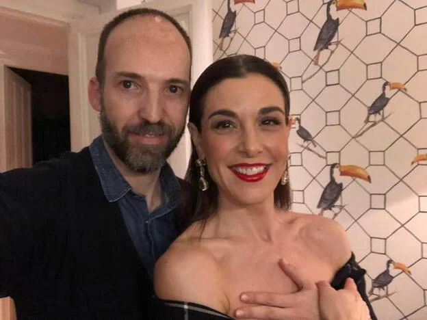 Raquel Sánchez Silva posa con Roberto Siguero, national make up artist de Lancôme.