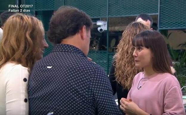 Aitana junto a sus familiares