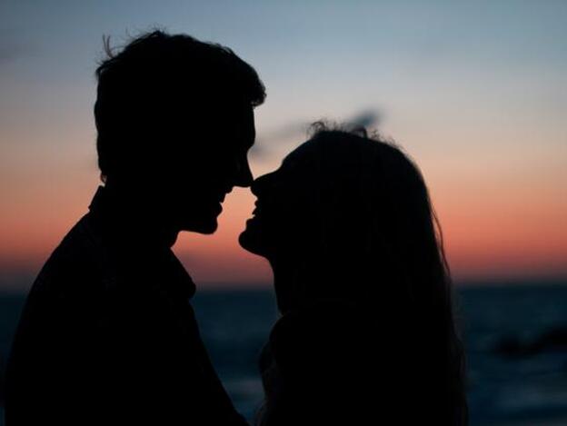 Qué es el beso de Singapur y cómo se practica