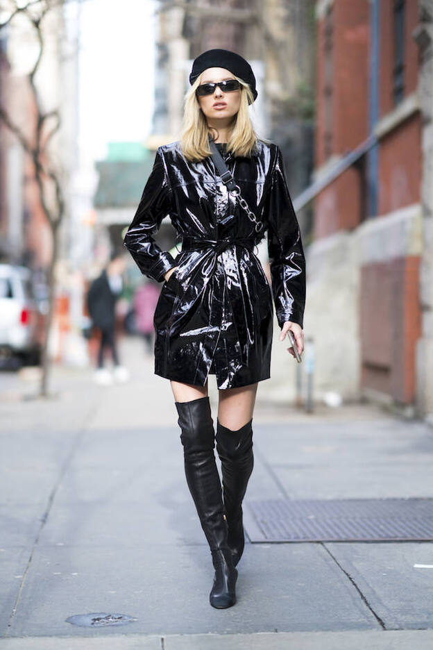 Elsa Hosk, con un look en 'total black'