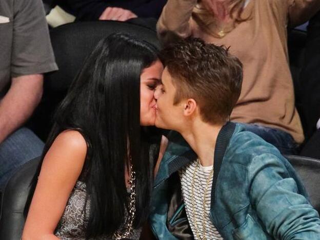 Febrero amoroso de Justin y Selena: misa y besos en la calle