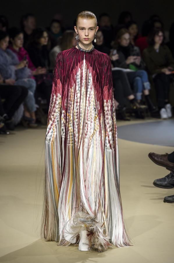 Los looks más bonitos de la Paris Fashion Week: Alexander McQueen