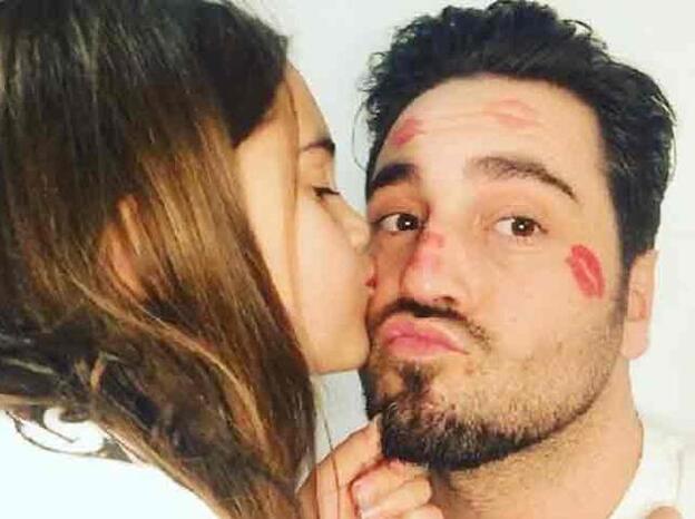 Daniella se come a besos a su padre, David Bustamante./instagram.