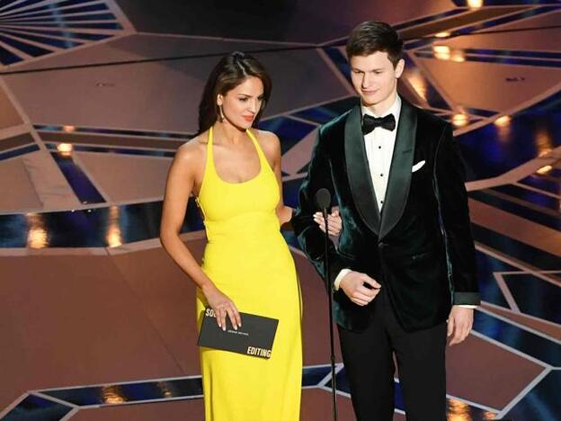 Premios Oscar 2018: el saludo en español de Eiza González