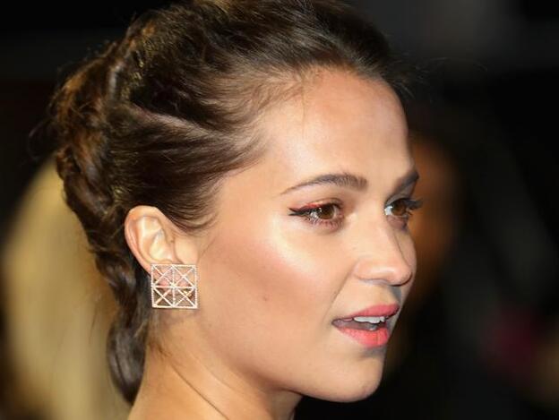 Alicia Vikander tiene el vestido de la invitada de boda perfecta