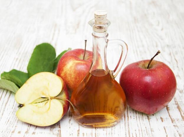 8 maneras de incluir el vinagre de manzana en tu rutina de belleza