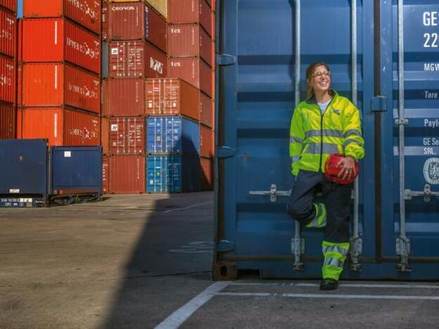Día de la Mujer: Mujeres con profesiones duras