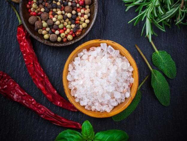 Cuatro cosas que puedes hacer si te has pasado con la sal