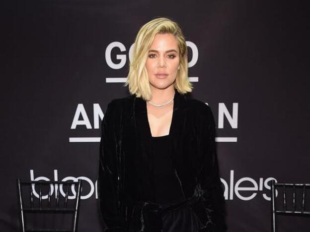 Khloé Kardashian posa en topless para su línea de ropa premamá